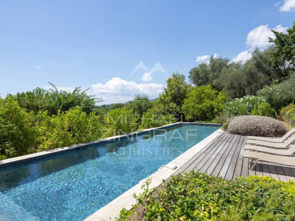 Swimming pool of a Mediterranean villa surrounded by greenery in Châteauneuf-Grasse.