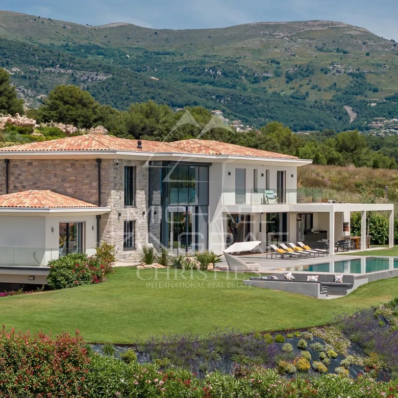 Luxury real estate photo | Charming Properties