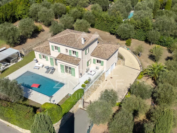 Villa moderne avec piscine et oliveraie à Grasse, terrain de 5000 m².