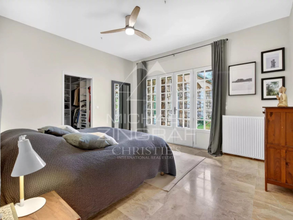 Bright room in a renovated property with views of nature in Le Bar-sur-Loup.