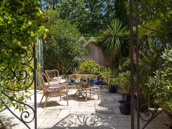 Outdoor space on an estate with chairs and plants, Draguignan.