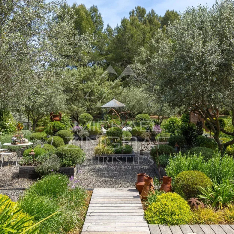 Luxury real estate photo | Charming Properties