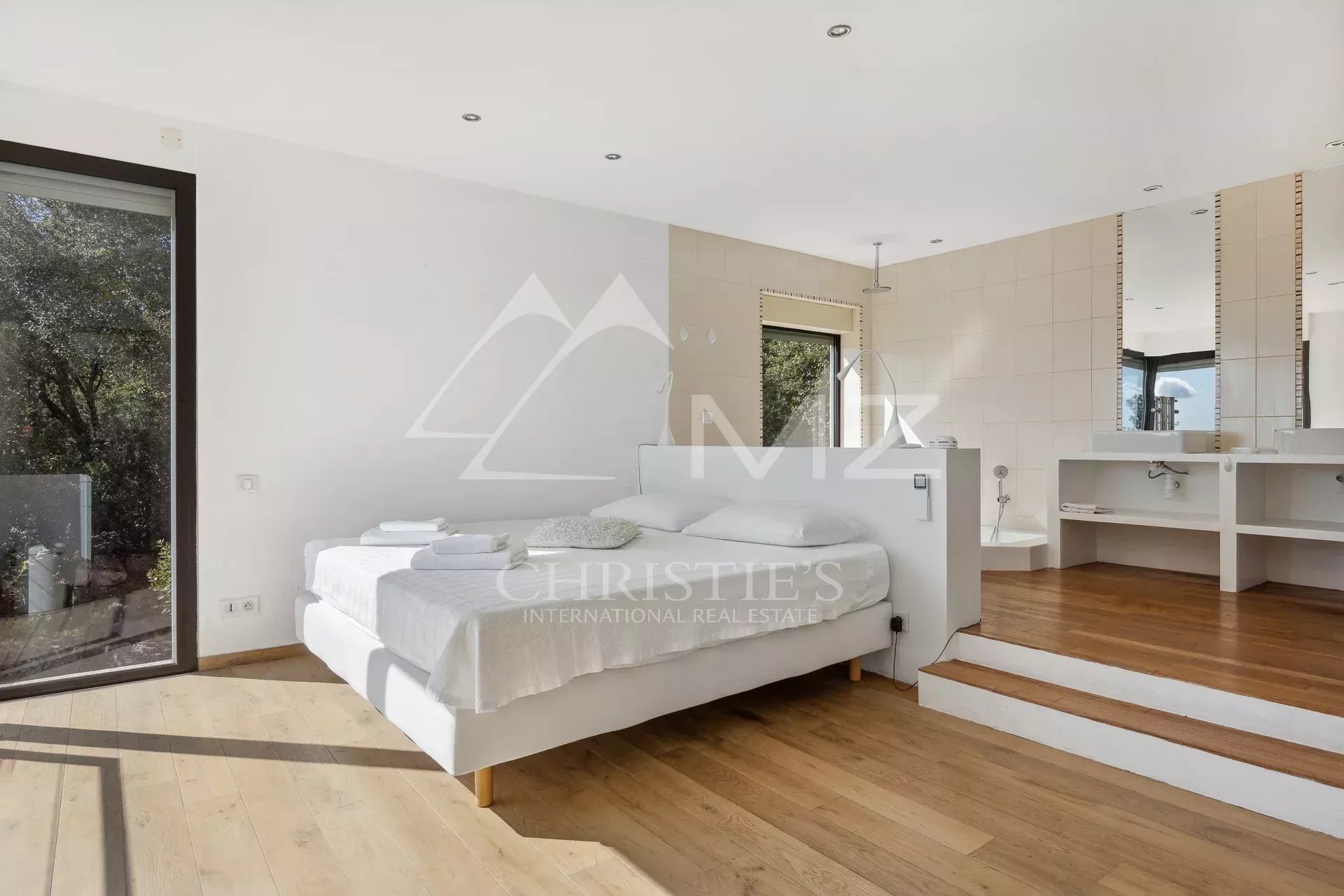 Spacious room with parquet flooring and natural light, located in a villa in Fayence.
