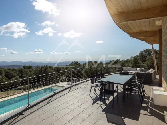 Panoramic view from a villa with terrace and swimming pool in Fayence.