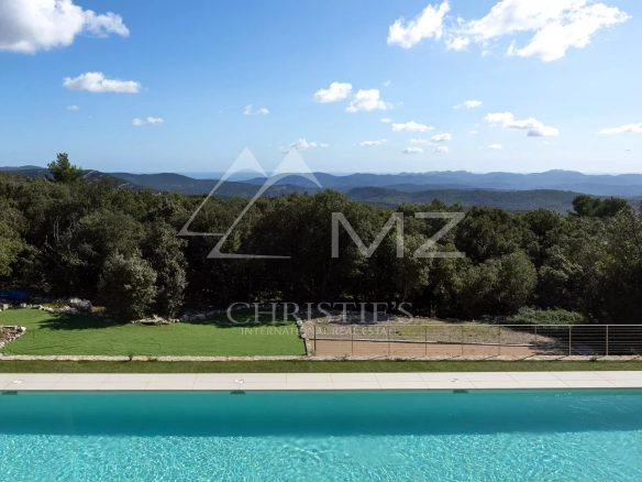 Panoramic view of nature from a villa with swimming pool in Fayence.