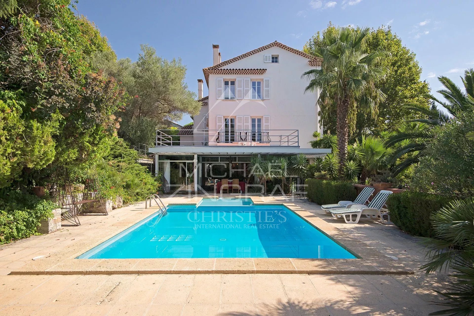 Bastide provençale à Solliès-Pont Bastide du XVIIIᵉ siècle avec piscine et jardin à Solliès-Pont, entourée de figuiers.