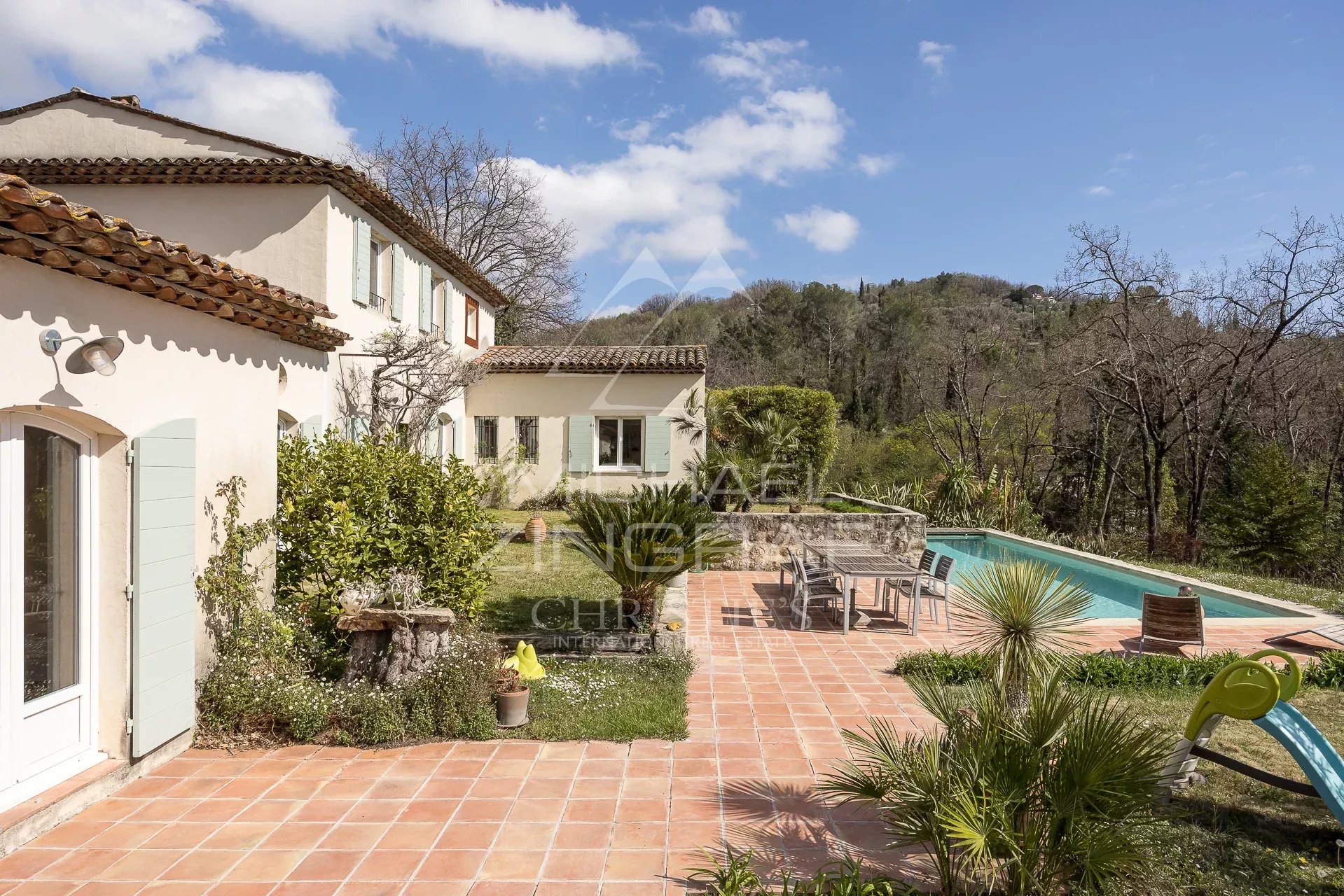 Bastide d’architecte à Grasse Bastide élégante avec piscine et parc arboré à Grasse