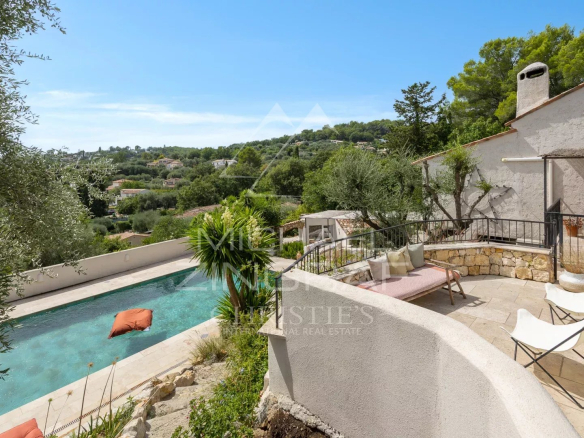 Luxury real estate photo | Charming Properties
