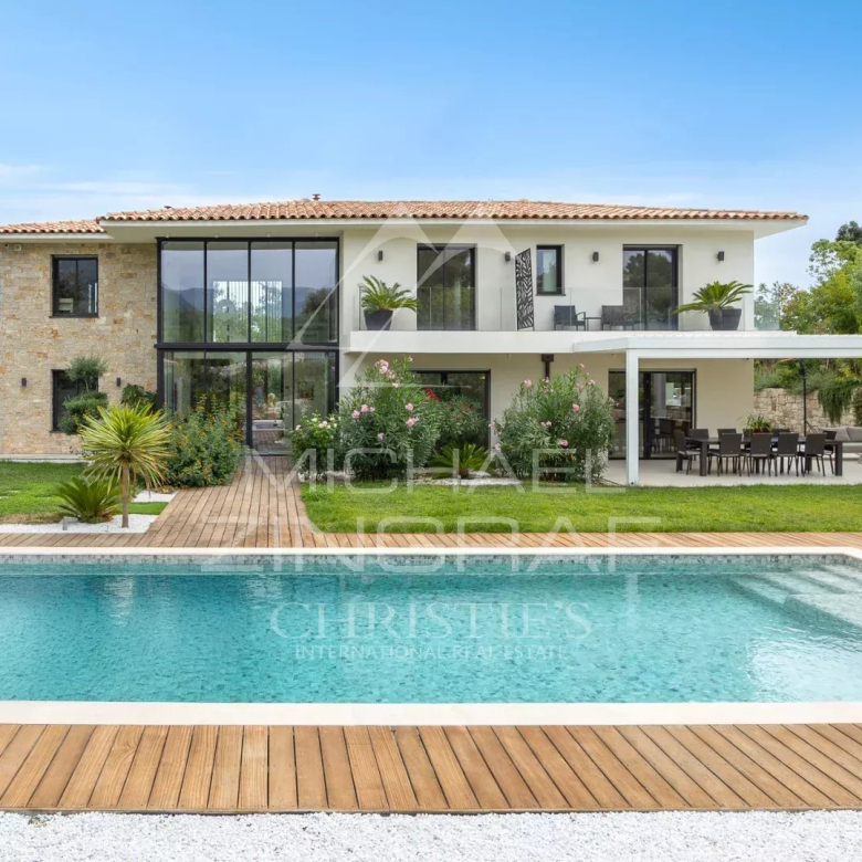 Luxury real estate photo | Charming Properties