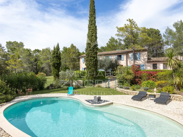 Bastide with swimming pool and garden in a private estate in Fayence