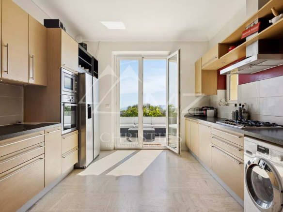 Modern kitchen in a villa in Châteauneuf-Grasse with panoramic views.