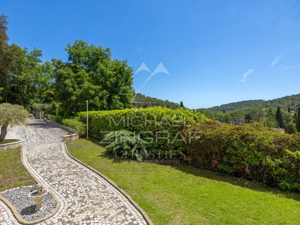 Driveway leading to a family villa surrounded by greenery in Opio.