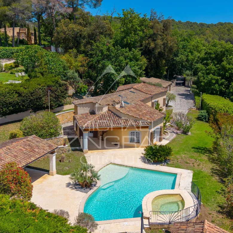 Luxury real estate photo | Charming Properties
