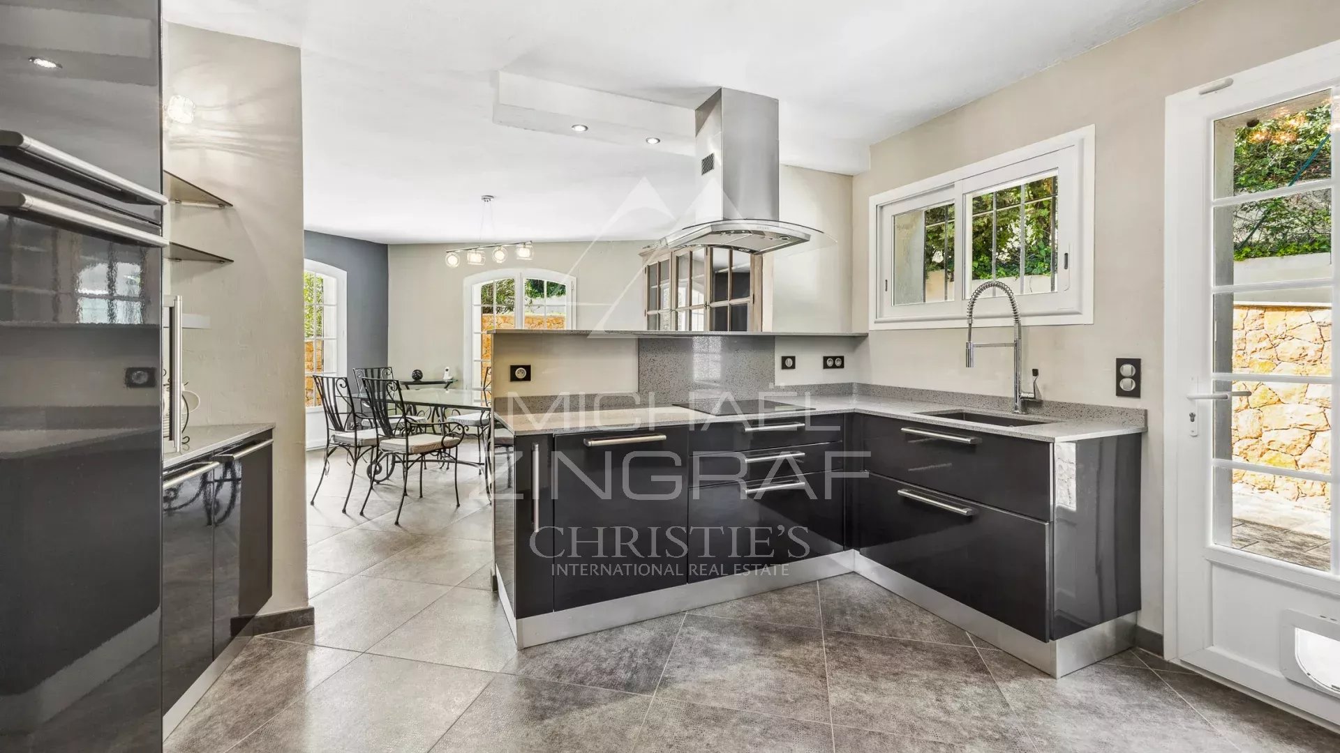 Modern and spacious kitchen in a family villa with adjoining dining room.
