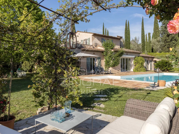 Villa provençale avec jardin et piscine, vue dégagée à Plascassier, Grasse.