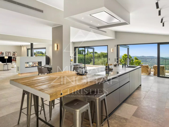 Interior of a modern villa with open kitchen and sea view in Châteauneuf-Grasse.