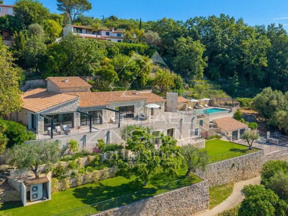 Luxury real estate photo | Charming Properties