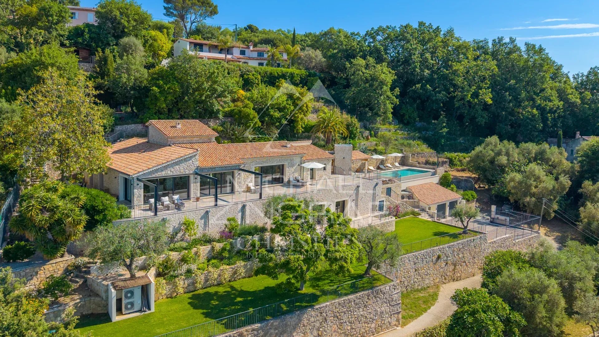Villa with sea view in Châteauneuf-Grasse Stone villa with swimming pool and garden, panoramic sea view in Châteauneuf-Grasse.