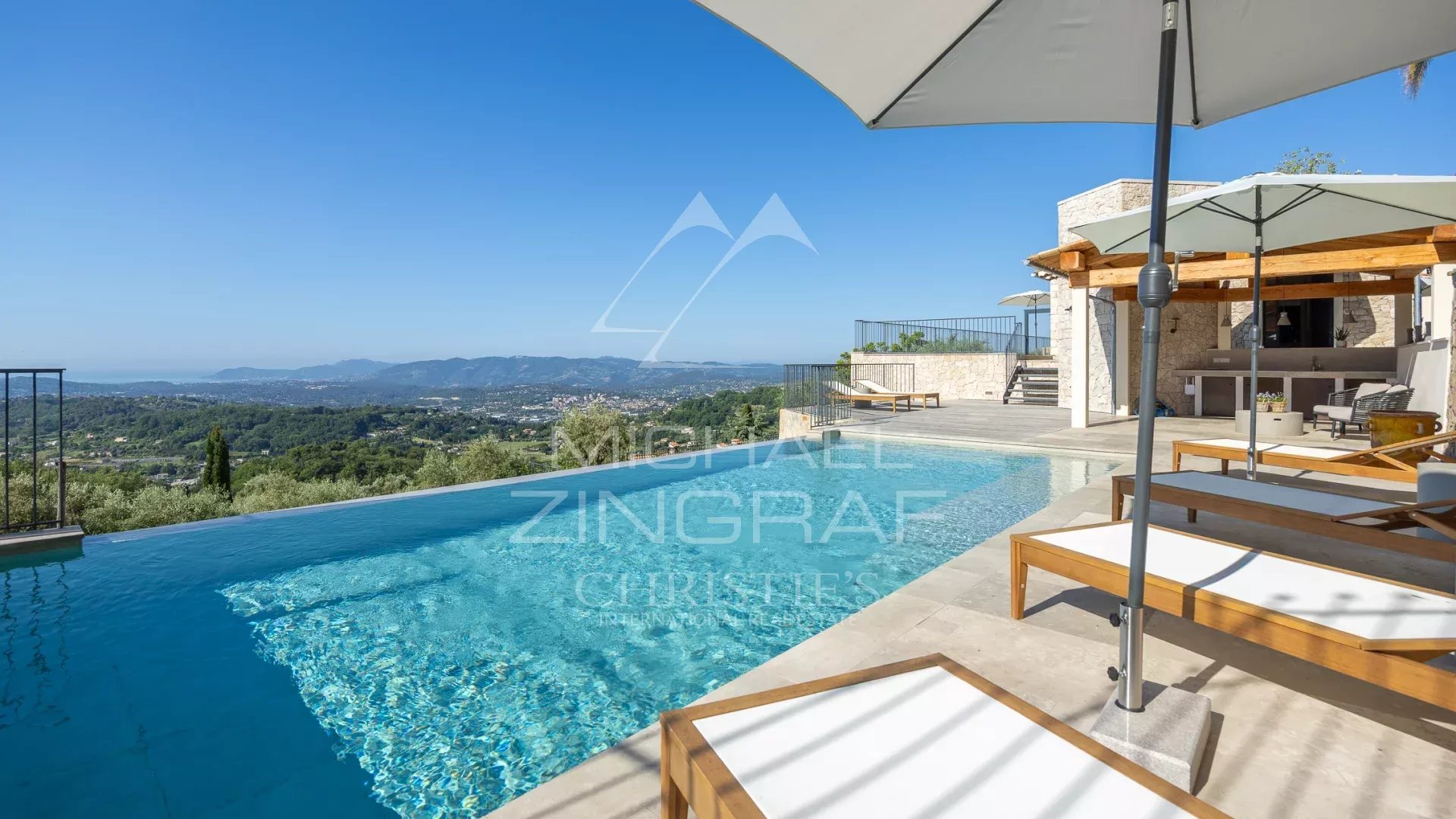 Panoramic villa in Châteauneuf-Grasse Villa with infinity pool offering panoramic sea views in Châteauneuf-Grasse.