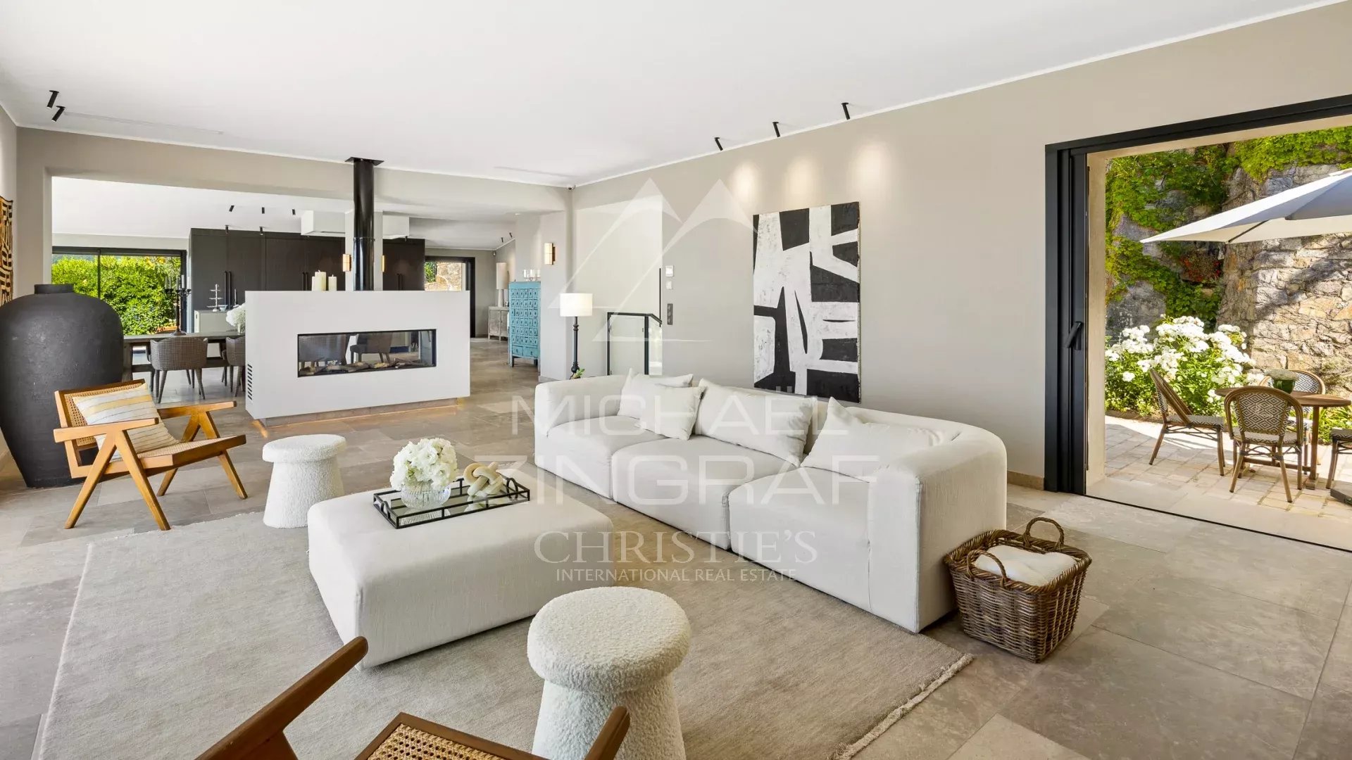 Interior of a villa in Châteauneuf-Grasse Interior of a modern villa with a bright living room and access to a terrace.
