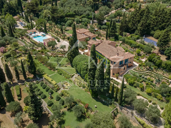 Exceptional residence steeped in history