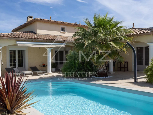 Villa individuelle proche village
