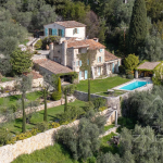 Elegant Bastide overlooking the hinterland