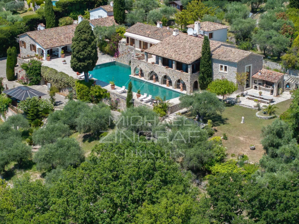 Only property dominating the hinterland with panoramic views of the sea