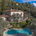 Elegante en Villa position dominante avec vue mer et oliveraie