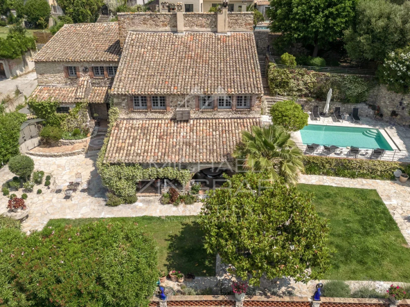 Incroyable maison en pierres