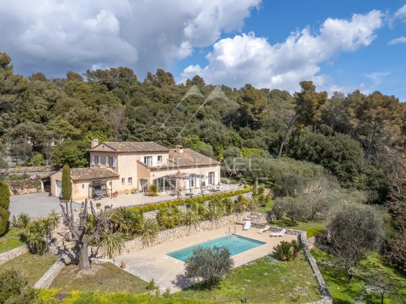 Villa avec Piscine et vue dégagée