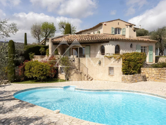 Quiet villa with open view