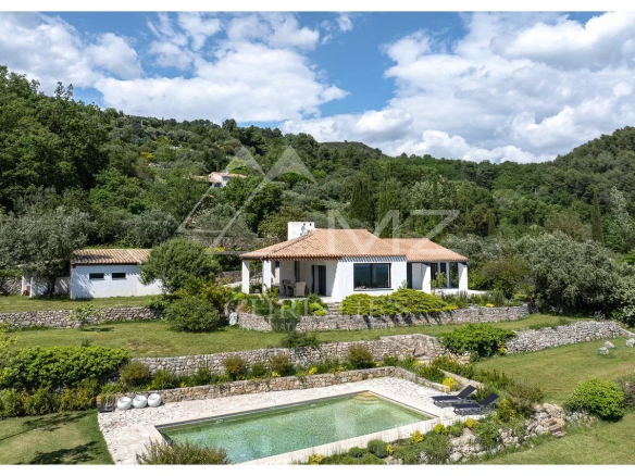 Nestled in lush greenery – completely renovated villa