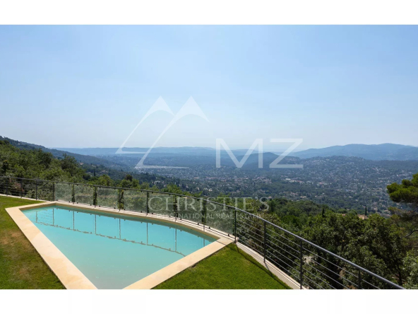 Villa épurée avec vue panoramique sur la Riviera