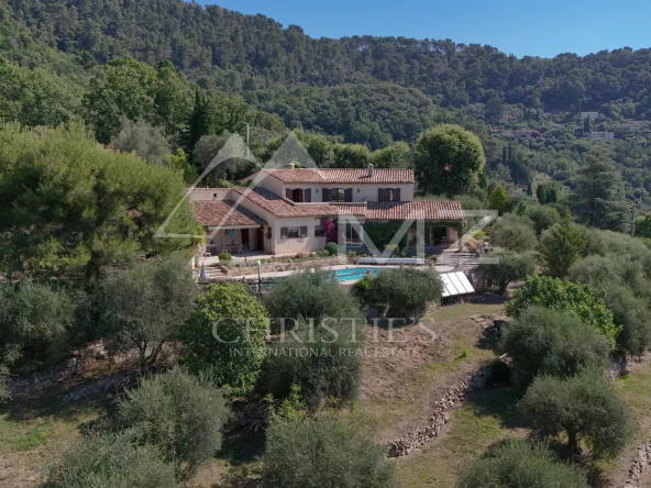 Villa 7/8p au calme avec vue mer et oliveraie