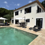 Superbe villa en position dominante avec vue mer