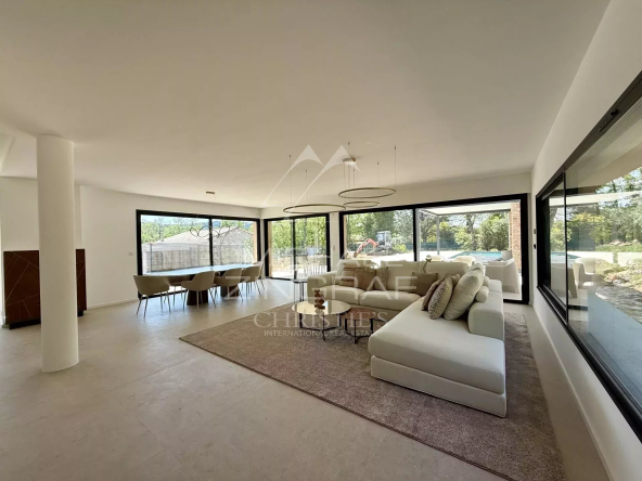 Elegance and comfort in the heart of the prestigious white earth domaine