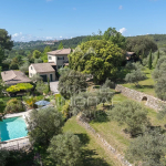 Propriété de caractère avec piscine et écuries
