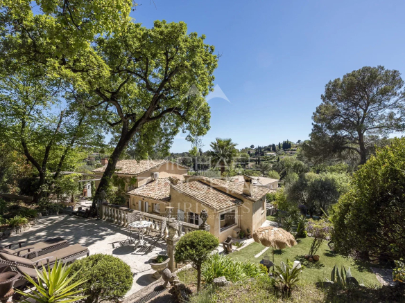 Villa provençale d’architecte avec jardin paysager