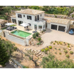 Superbe villa en position dominante avec vue mer