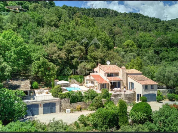 Très belle villa provençale dans l’arrière pays de Grasse – 4 chambres