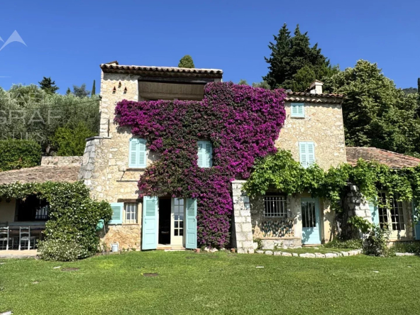 Elegante Bastide dominant l’arrière -pays