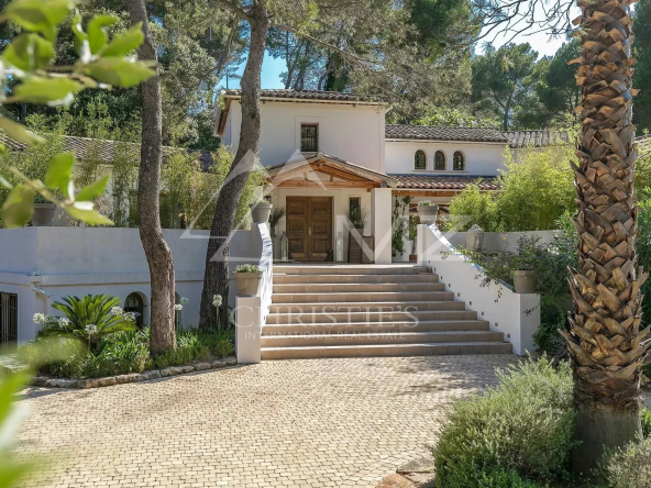 Mougins – Belle villa familiale dans un domaine fermé et sécurisé