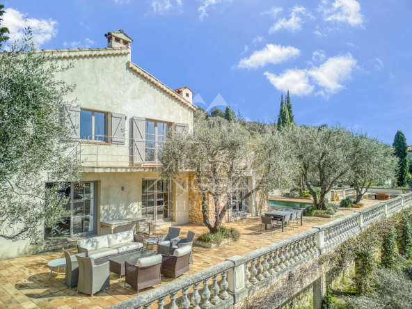 Provencal villa renovated in absolute calm
