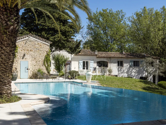 Valbonne Village - Family property