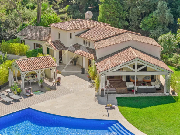 Mougins – Beautiful family villa in a closed and secure domain