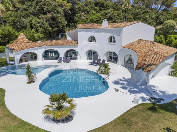 Mougins - prestigious secure domain