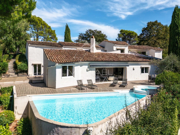 Proche Mougins – Spendide villa dans domaine fermé