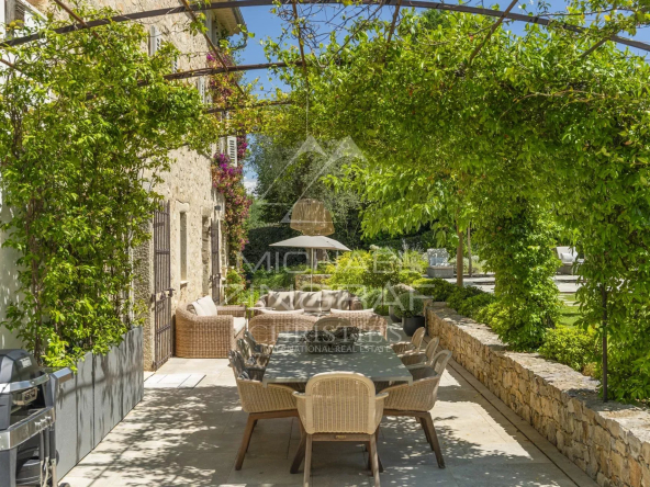 Valbonne village à pied – Bastide historique entièrement repensée