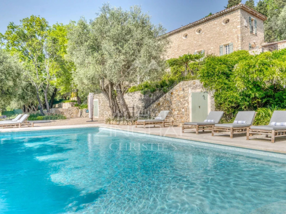 Superbe propriété rénovée avec ses deux maisons d’amis